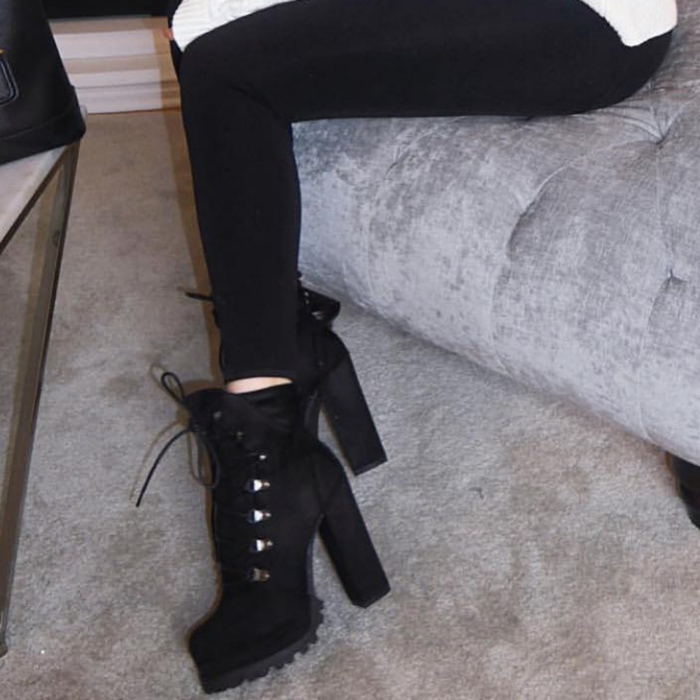 𝙇𝙖𝙨𝙩 𝙎𝙞𝙯 10 🖤Suede D-Ring Lace Up Platform - Picture 8 of 10